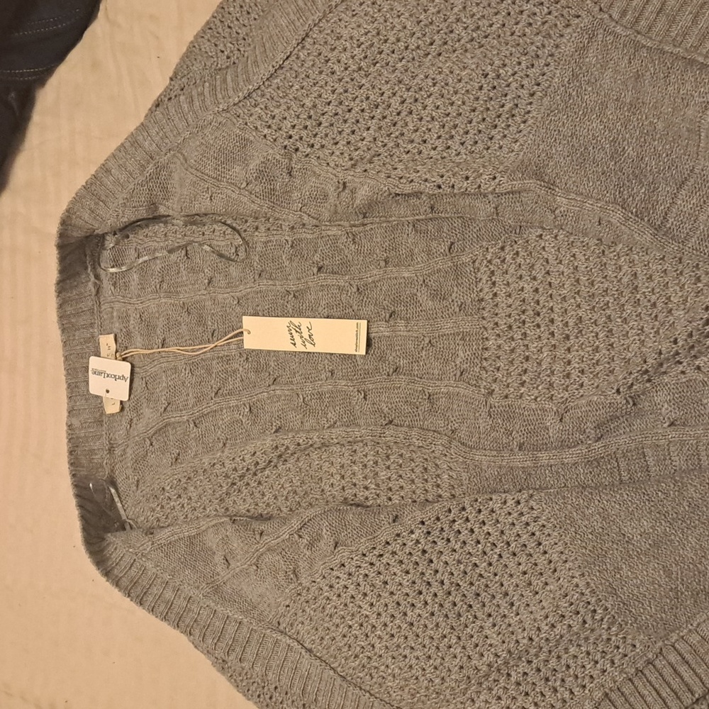LoveStich Sweater - Picture 5 of 5
